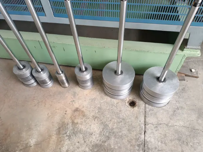 Fabricación de pistones de diferentes marcas de compresores.